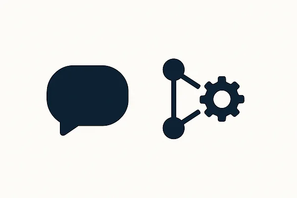 KI-Agent vs. Chatbot Abstrakte Illustration: eine Sprechblase neben einem vernetzten Knotenpunkt mit Zahnrad, Sinnbild für den Unterschied zwischen Chatbot und KI-Agent